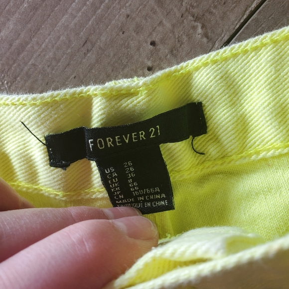 Forever 21 Bright Yellow Studded Distressed Jean Shorts Bootie Shorts Size 26 - Picture 3 of 16